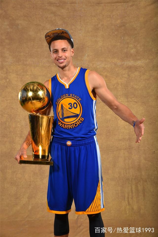 强调治理与 强调治理与